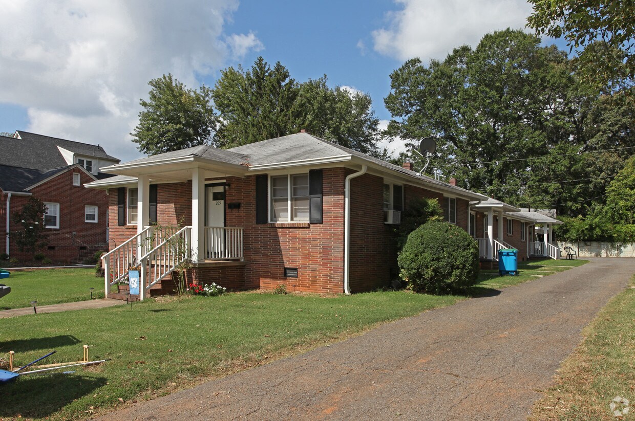 Building Photo - 205-215 Glenway St