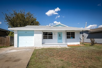 Building Photo - 4659 NW Ozmun Ave