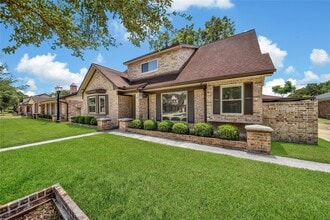 Building Photo - 9411 Roos Rd