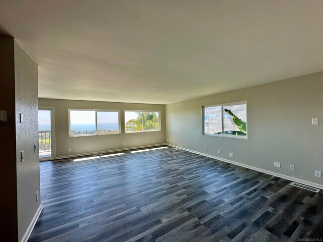 Building Photo - 6920 Country Club Dr