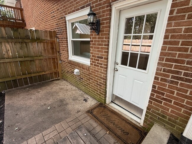 Building Photo - 327 Braehead Dr