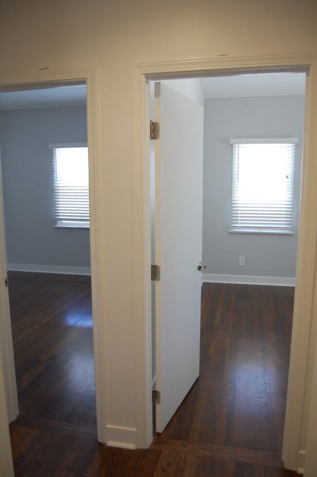 Building Photo - Newly Remodeled 2BR/2BA House in Hillcrest...