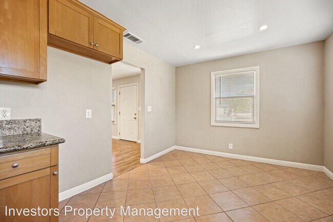 Building Photo - 2 br, 1 bath House - 4065 E. 9th St.