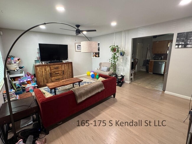 Foto del edificio - 165 S Kendall St