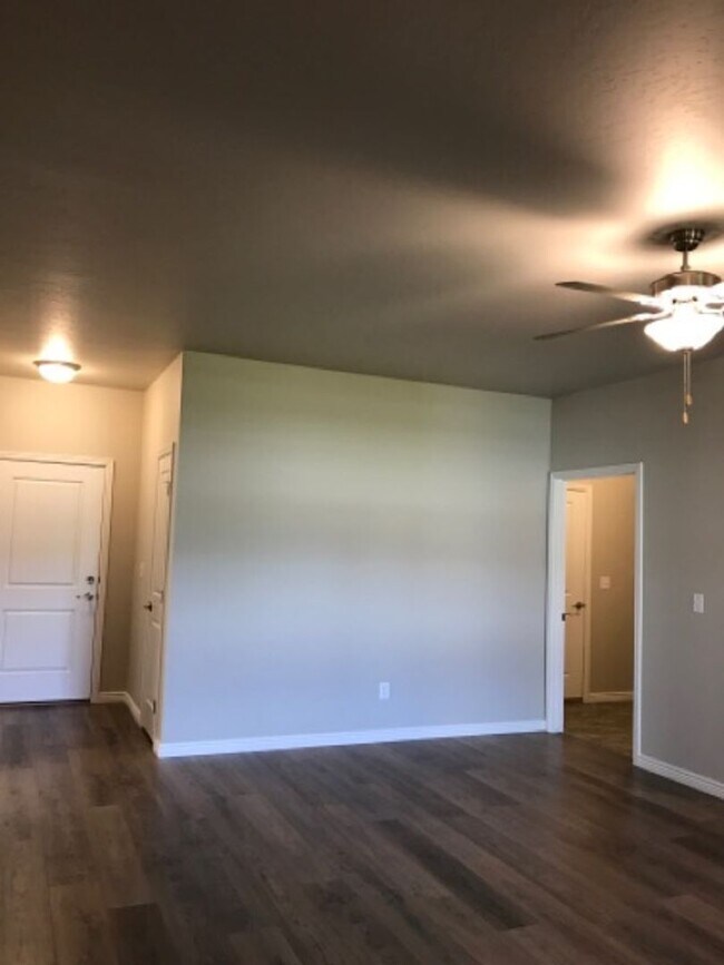 Foto del edificio - 1243 Langford Way