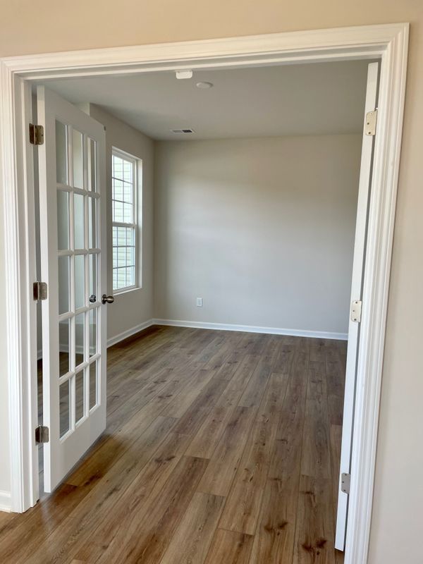 Building Photo - 15623 Country House St