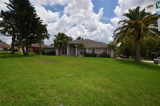 Building Photo - 10649 Versailles Blvd
