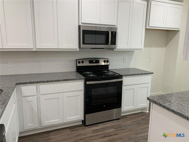 Foto del edificio - 1862 Royal Loop