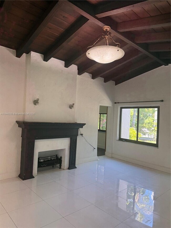 Foto del edificio - 402 SW 33rd Ave