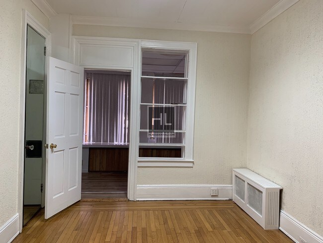 Foto del edificio - Huge 2 Bedroom Apartment