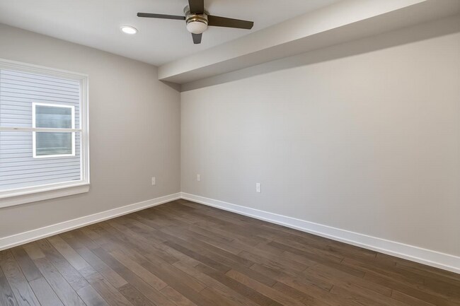 Building Photo - Modern 2-Bedroom, 2.5-Bath Condo for Lease...