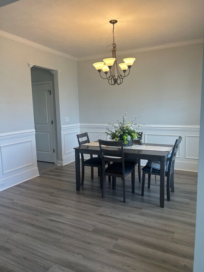 Building Photo - Beautiful Beazley designed Home