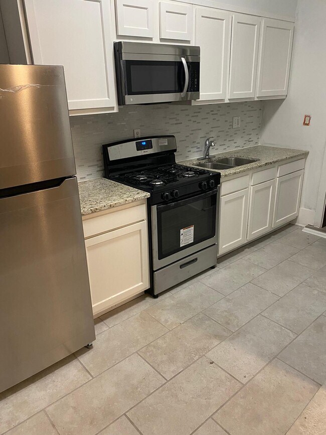 Foto del edificio - 7511 Lawnview Ave