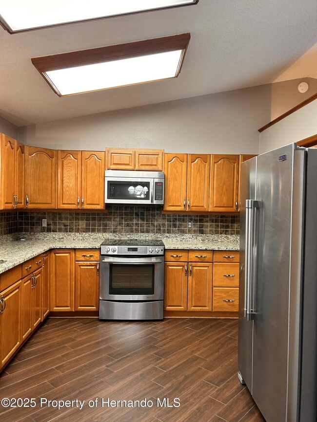 Building Photo - 2284 Champlain Ave