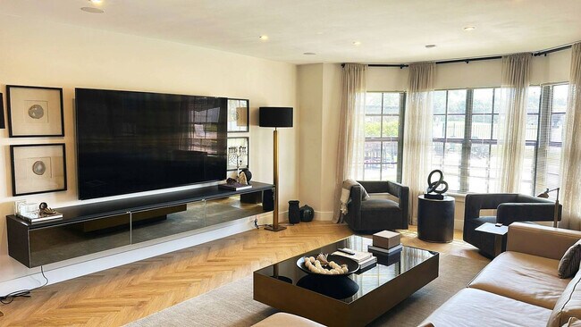 Building Photo - 4312 NE 22nd Ave