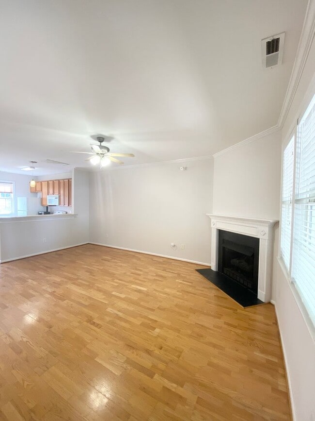 Foto del edificio - 330 Commons Dr