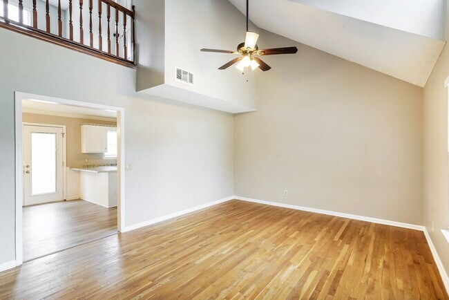 Foto del edificio - 300 Vernon Traylor Dr