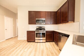 Building Photo - 9976 Western Ridge Way