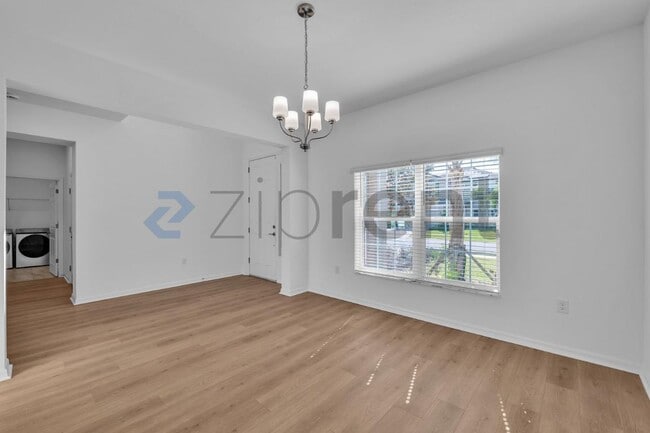 Building Photo - Unit n/a