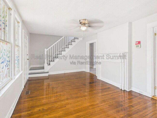 Foto del edificio - 932 W Beverley St