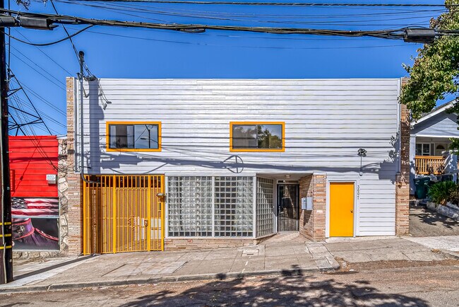 Foto del edificio - 3607 Maple Ave