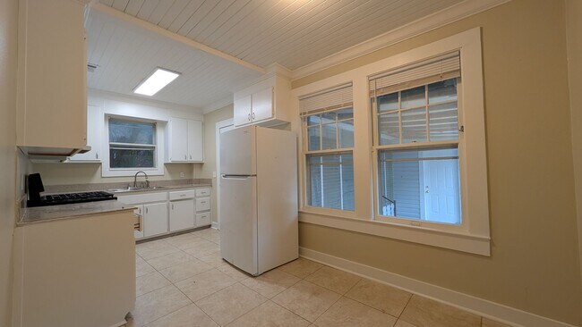 Foto del edificio - 1321 Wisteria. MOVE IN SPECIAL: HALF OFF first full month of rent!!!
