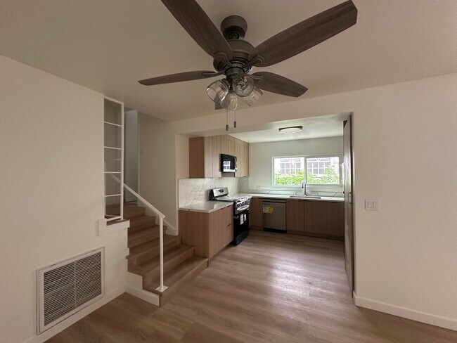 Foto del edificio - 340 N Palm Dr