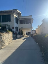 Building Photo - 2032 Vista Del Mar Ave