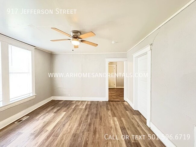 Building Photo - 917 Jefferson St