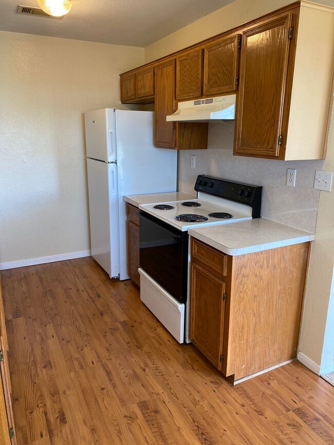 Building Photo - Cute 2 bedroom!