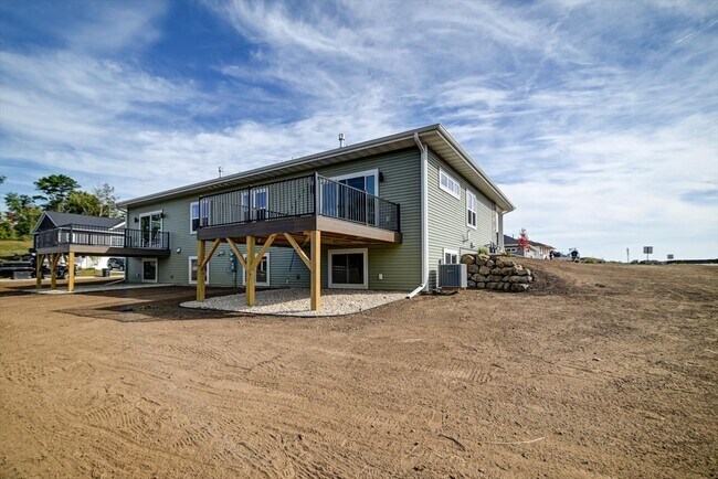 Foto del edificio - 2949 Blue Grass Dr