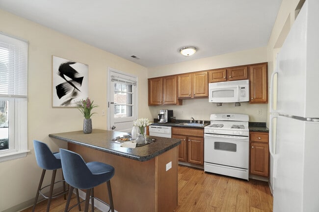 Building Photo - The Fairways