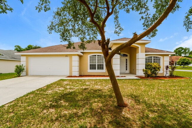 Building Photo - 2701 Athens Dr