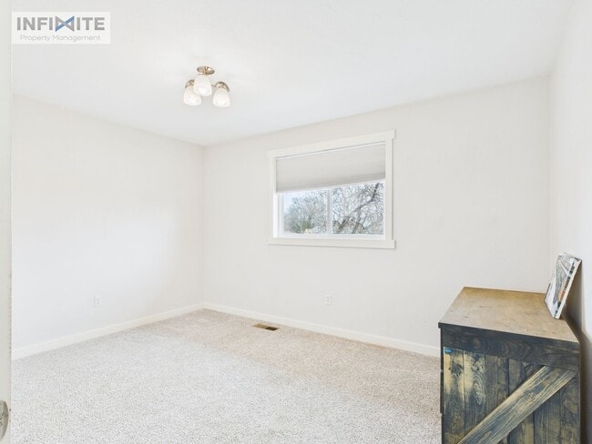 Building Photo - Great Four Bedroom!
