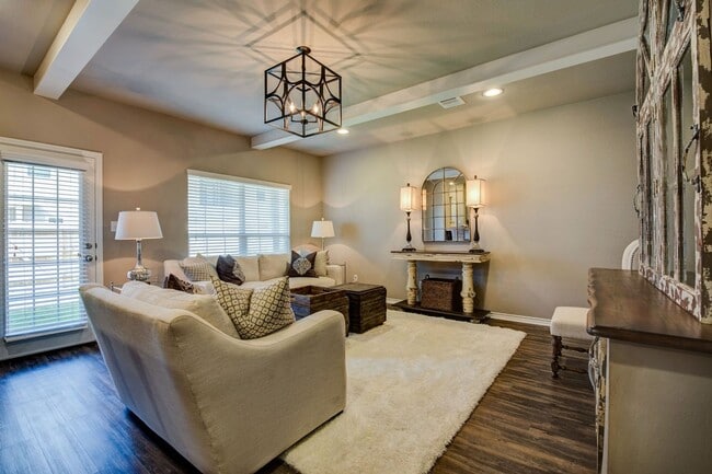 Foto del edificio - Avalible for August Pre-Lease! 4 Bed 4.5 Bath Townhome Next to Pool!