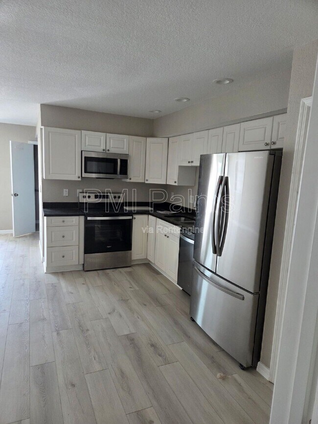 Foto del edificio - 4860 82nd Ave N