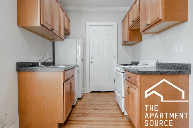 Foto del edificio - 3816 N Greenview Ave