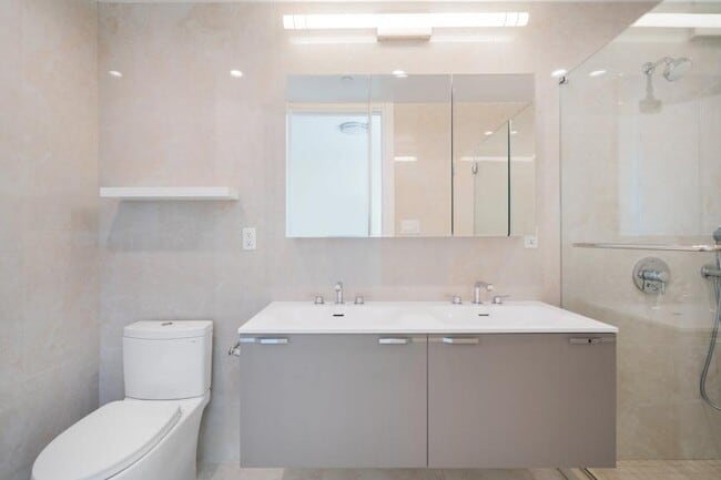 Building Photo - 3 bedroom in Brooklyn NY 11223