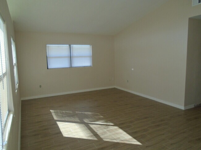 Building Photo - 1110 Kirkland Dr