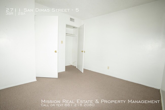 Building Photo - 2711 San Dimas St