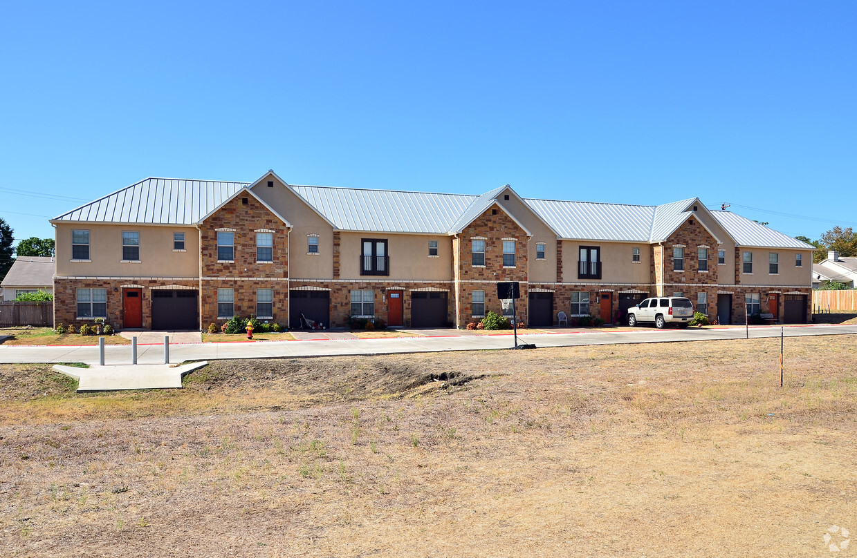 Building Photo - Whisper Glenn at Herff Road