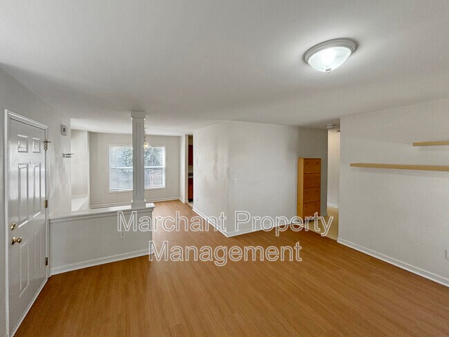 Building Photo - 335 Woodlark St