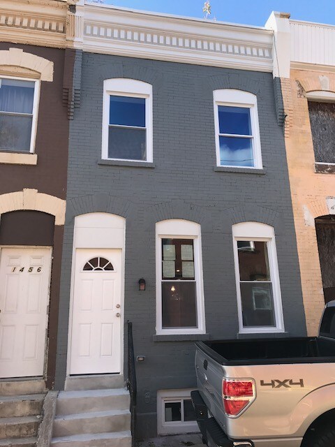 Building Photo - 1458 N Dover St
