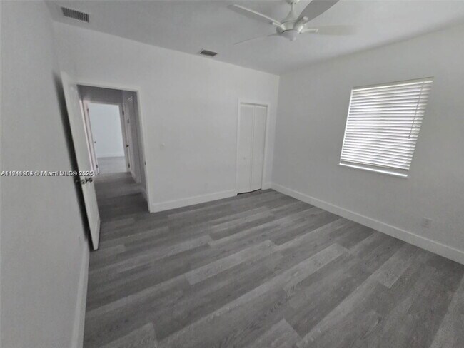 Building Photo - 1637 SW 17th St