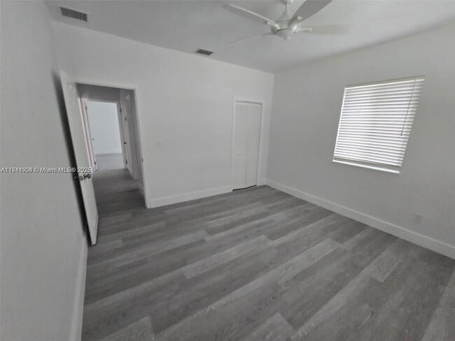 Foto del edificio - 1637 SW 17th St