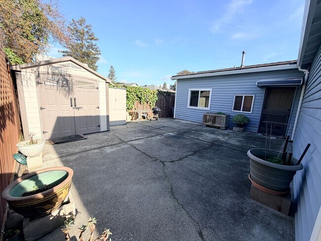 Foto del edificio - Charming One-Bedroom Near Downtown Petaluma – Utilities Included