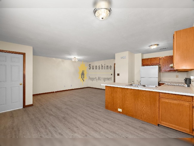 Building Photo - !!WOW!! single level condo WB