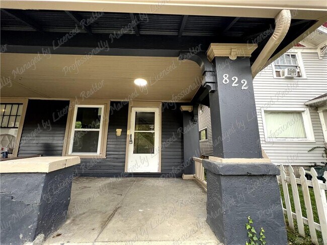 Foto del edificio - 822 Harvard Blvd