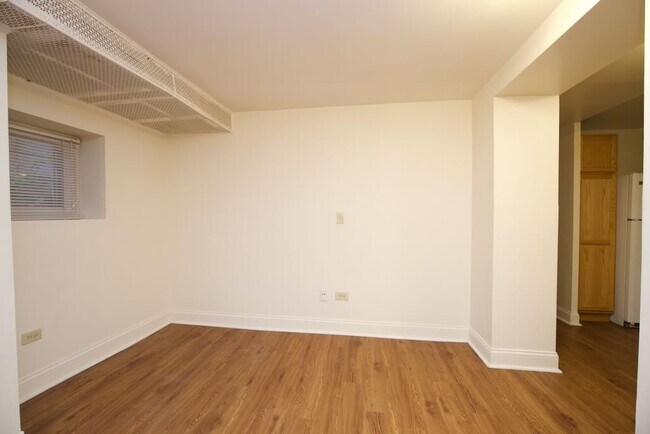 Foto del edificio - 626 W Wellington Ave