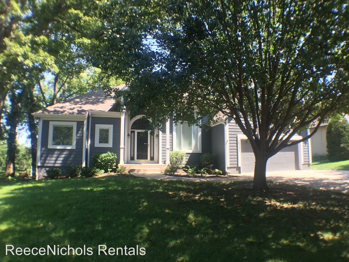 Foto principal - 15211 Maple Ct